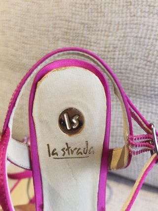 Sandalias de fiesta tacón rosa con pedrería