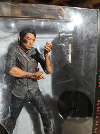 Glenn The Walking Dead Deluxe Action Figure
