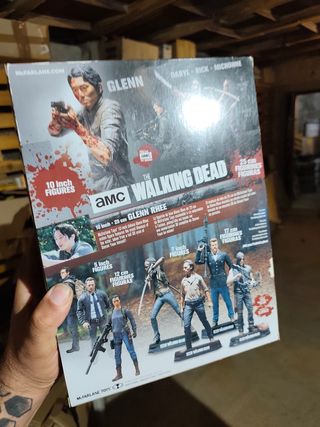 Glenn The Walking Dead Deluxe Action Figure