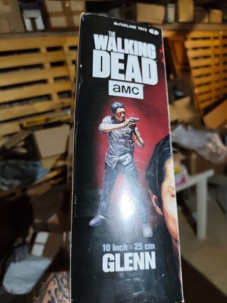 Glenn The Walking Dead Deluxe Action Figure