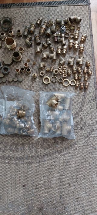 Accesorios de fontanería de latón