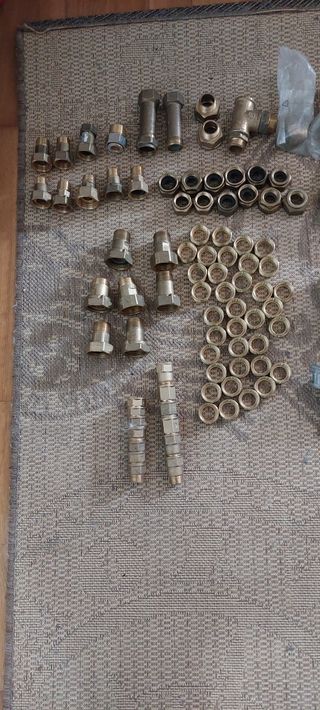 Accesorios de fontanería de latón