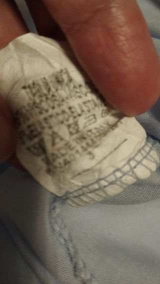 Blusa azul con bordado