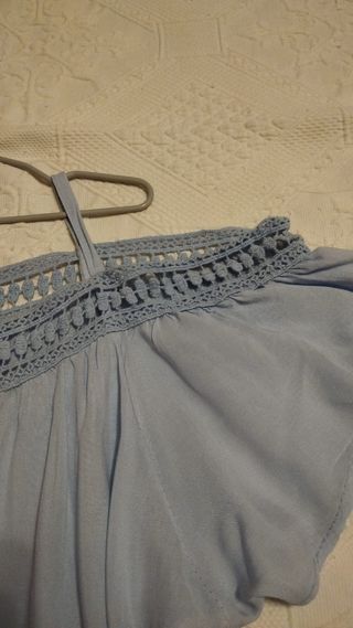 Blusa azul con bordado