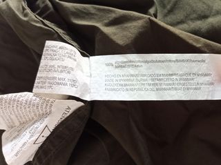 Gabardina fina con capucha verde