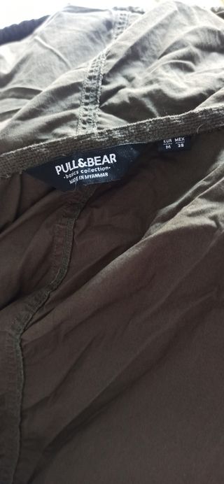 Gabardina fina con capucha verde