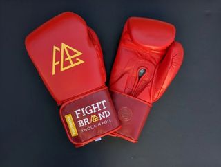 Guantes de boxeo rojos de cuero