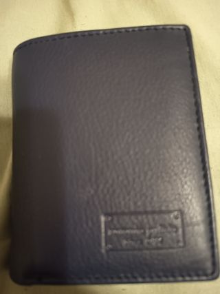 Cartera de piel azul