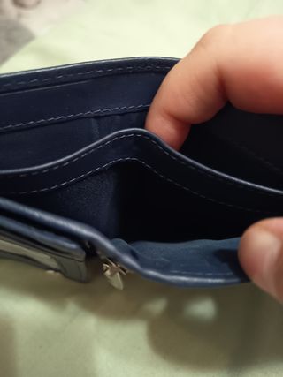 Cartera de piel azul