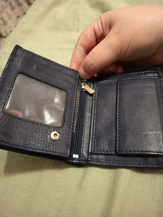 Cartera de piel azul