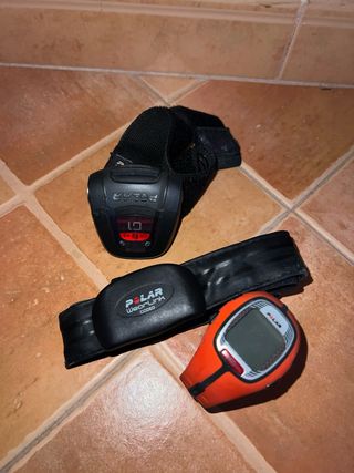 Orologio Polar arancione con banda di frequenza e GPS