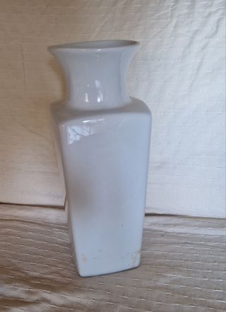 Florero de cerámica blanco