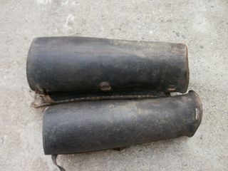 Par Leguis Militares Antiguos Cuero