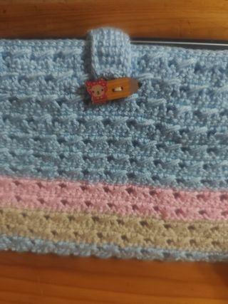 Funda tablet crochet tricolor