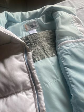 Chaleco blanco y azul combinado