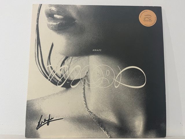 Vinilo Mood de Anaju firmado.