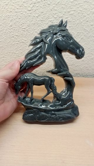 Figura de caballo decorativa