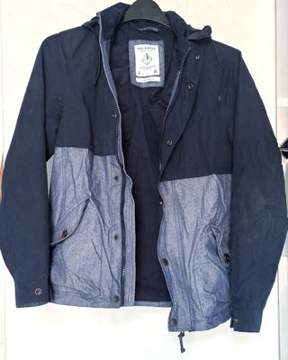 Chaqueta impermeable Pull & Bear capucha azul S