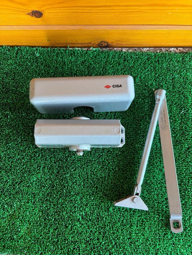 Cerradura CISA para puerta