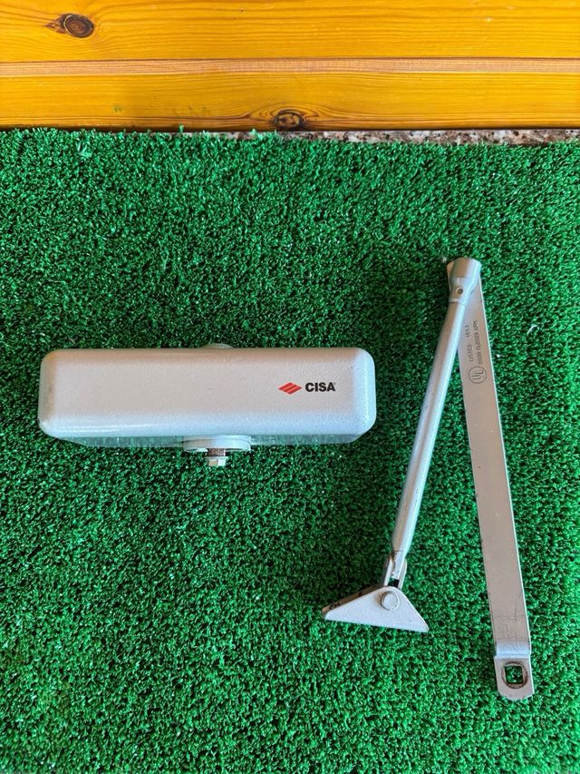 Cerradura CISA para puerta