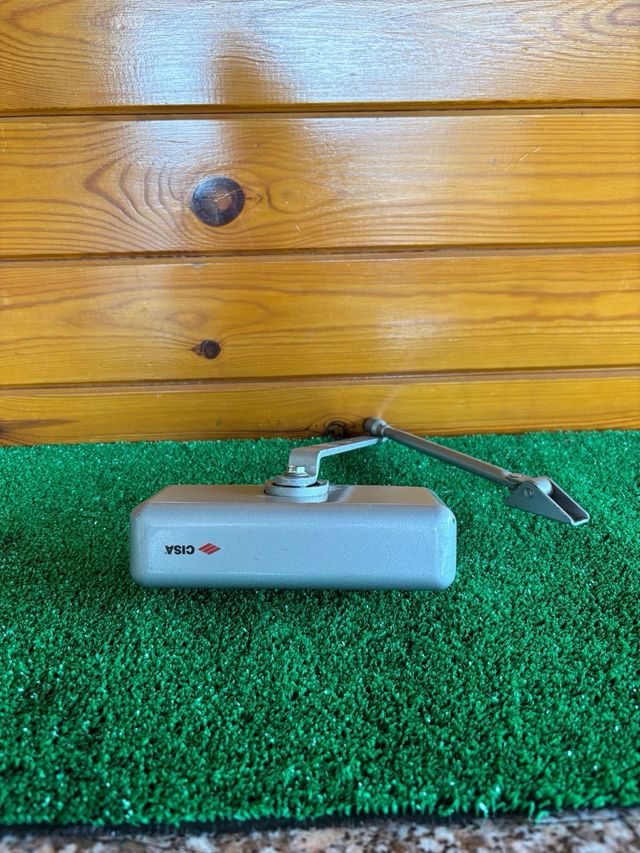 Cerradura CISA para puerta