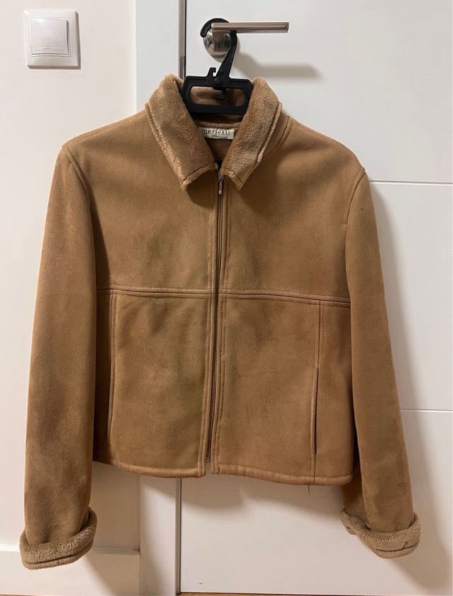 Cazadora beige con pelo interior