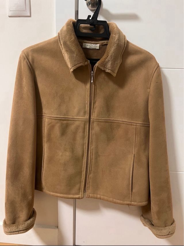 Cazadora beige con pelo interior