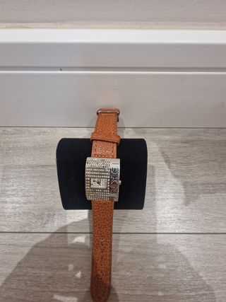 Reloj DKNY 
Marrón y Plateado