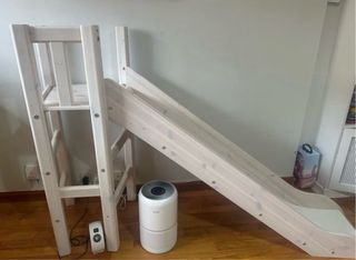 Tobogán de madera para niños
