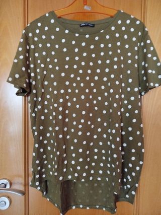 Camiseta Zara verde militar lunares blancos Talla 
