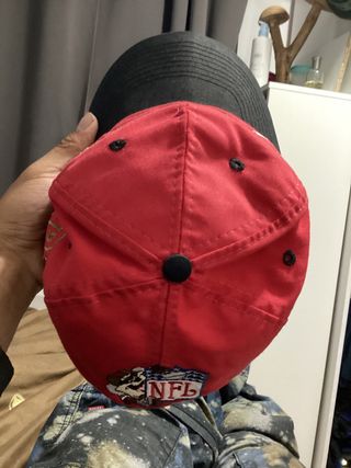 Gorra Looney Tunes Taz Niners Roja y Negra