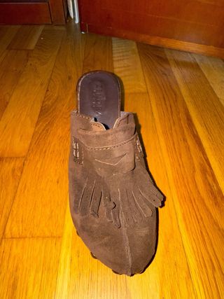 Zuecos Zendra Marrones con Flecos