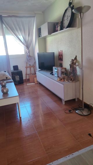Comparto piso en Ribarroja del Turia. Sola a chica