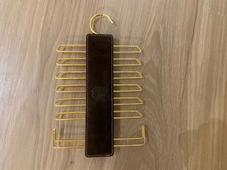 Percha para corbatas Loewe dorada y marrón
