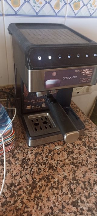 Cafetera Cecotec Instantccino (dep. leche mal)