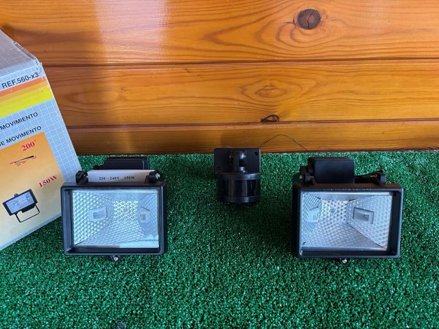 Foco Exterior Perel 150W con Detector de Movimient