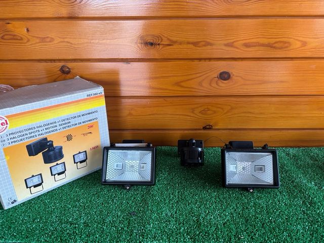 Foco Exterior Perel 150W con Detector de Movimient