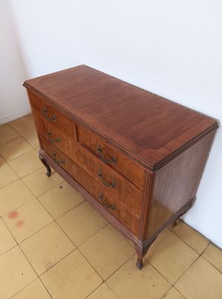 Cómoda antigua de madera