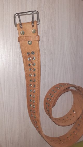 Cintura vintage con borchie
