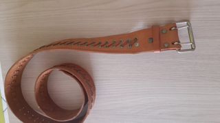 Cintura vintage con borchie