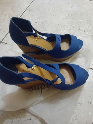 Zapatos de cuña azul