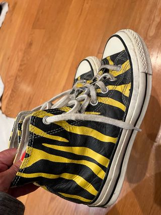 Converse All Star Chuck Taylor Amarillas y Negras