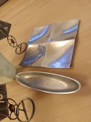 Bandejas decorativas y planta artificial