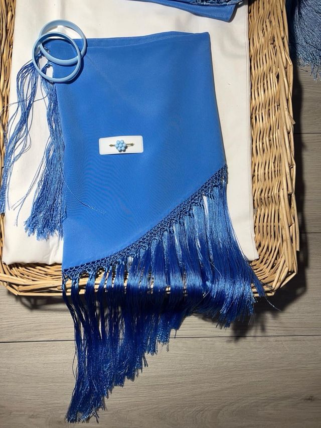 Mantoncillos azules con flecos
