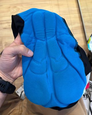 Culote ciclismo negro con detalles rojos