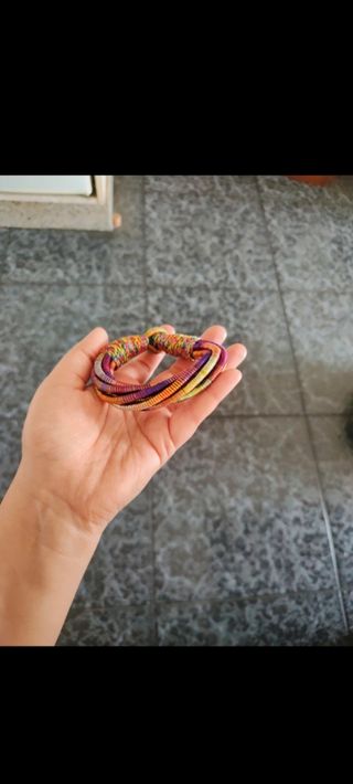Pulsera de hilo trenzado multicolor
