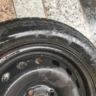 Neumático 165/70 R14