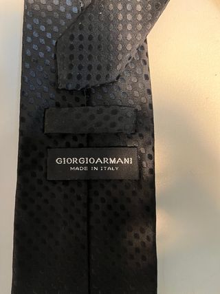 Corbata y pañuelo Armani de seda hechos a mano