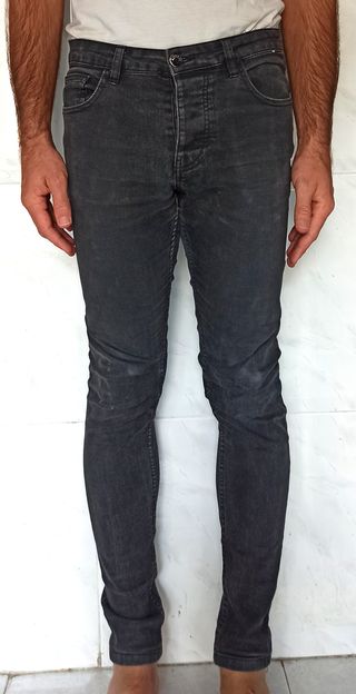 Pantalón pitillo elástico gris