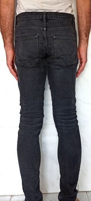 Pantalón pitillo elástico gris